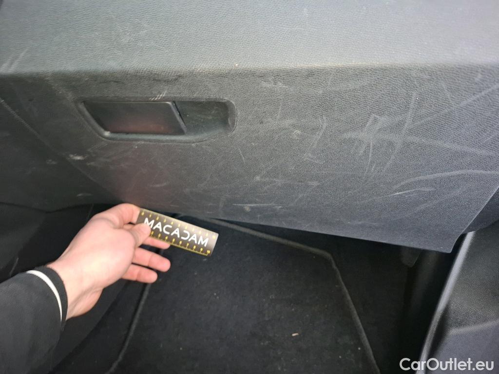  Peugeot  3008  Active Pack 1.5 HDi 130CV BVA8 E6d #24