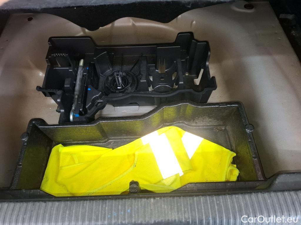  Peugeot  2008  Allure Business 1.5 HDi 130CV BVA8 E6d #62