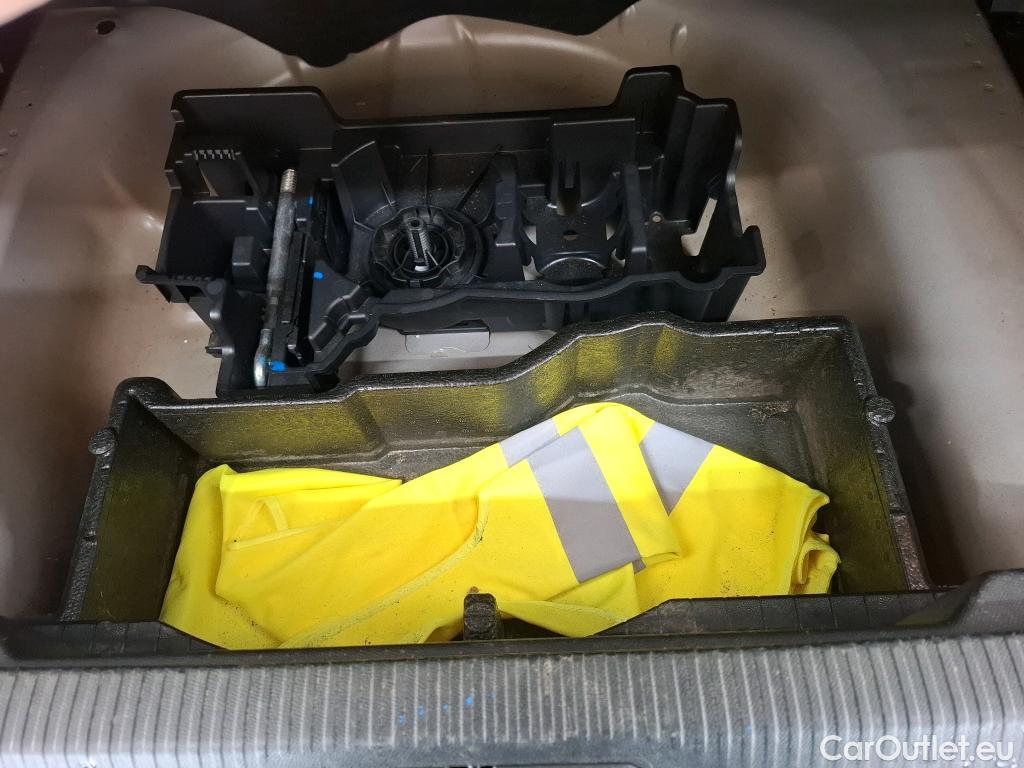  Peugeot  2008  Allure Business 1.5 HDi 130CV BVA8 E6d #69