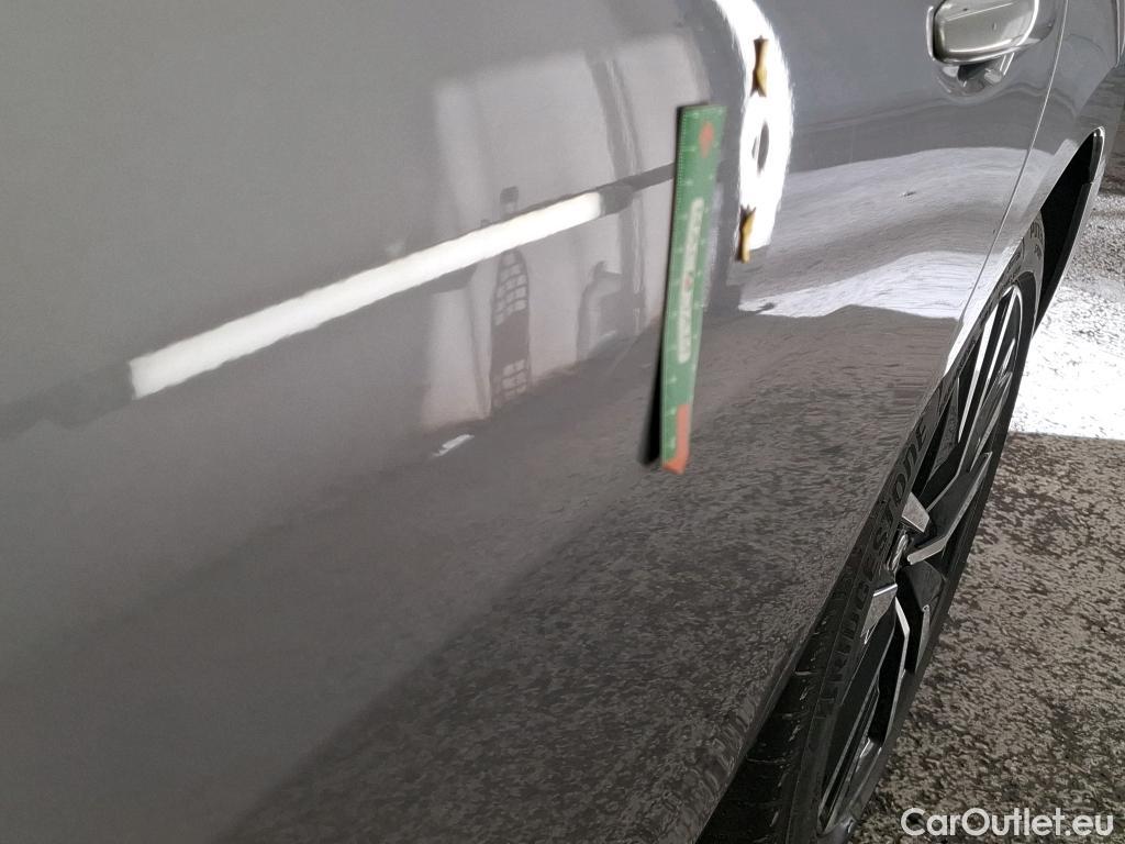  Peugeot  508 PEUGEOT  SW / 2018 / 5P / Break HYBRID 225 E-EAT8 GT LINE #52