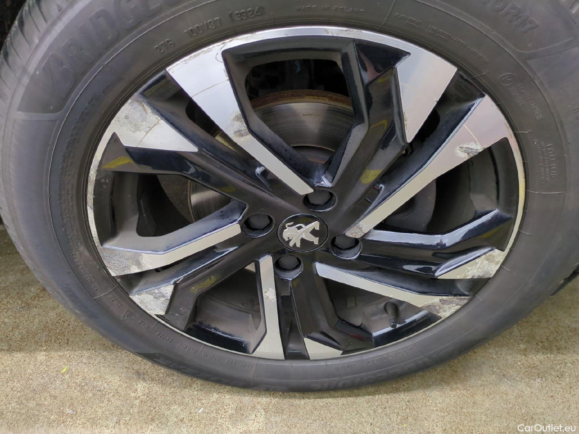  Peugeot  2008  Allure Business 1.2 PureTech 130CV BVA8 E6d #25