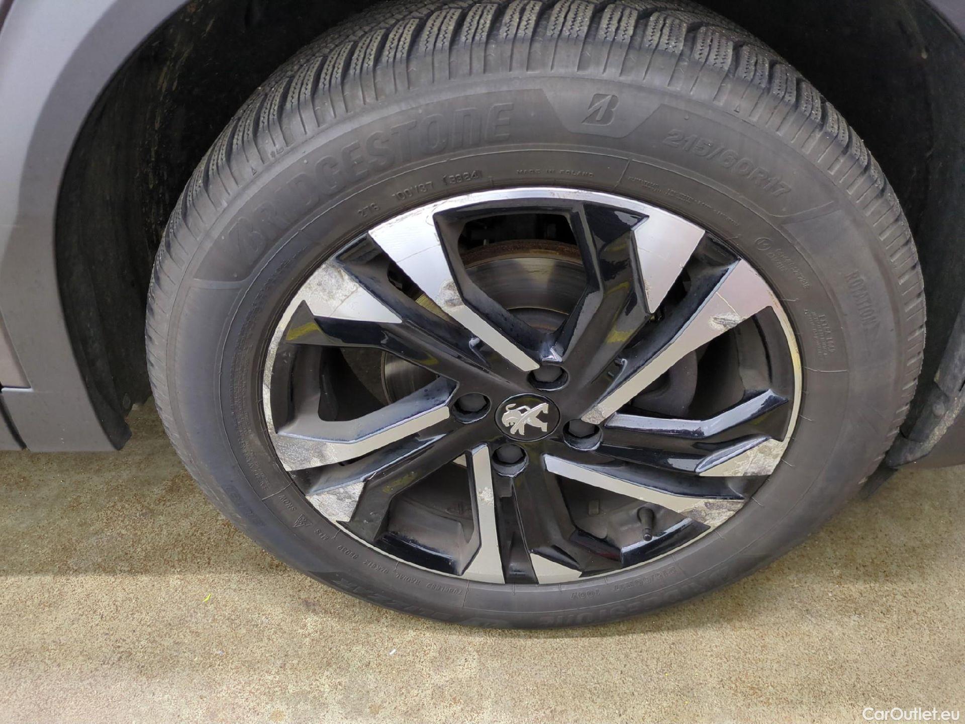  Peugeot  2008  Allure Business 1.2 PureTech 130CV BVA8 E6d #19