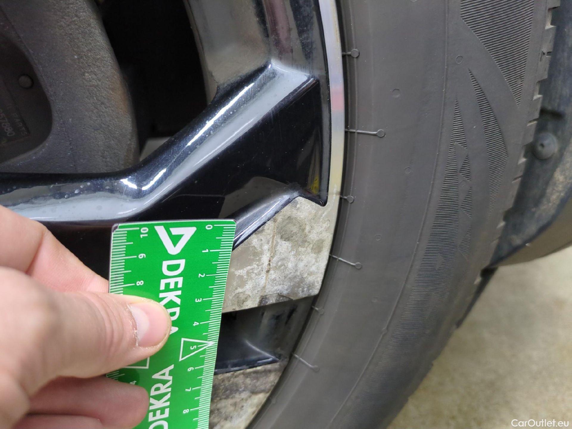  Peugeot  2008  Allure Business 1.2 PureTech 130CV BVA8 E6d #28