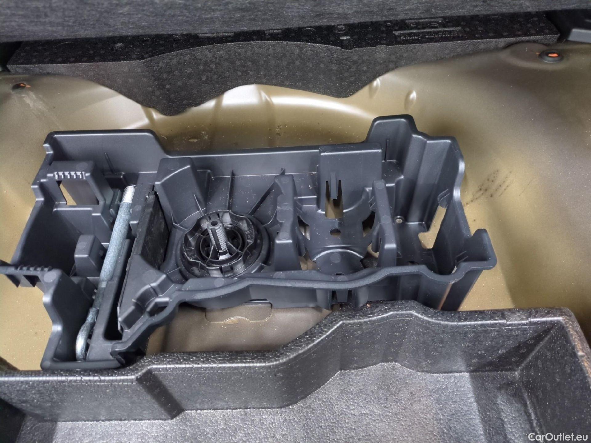  Peugeot  2008  Allure Business 1.2 PureTech 130CV BVA8 E6d #18