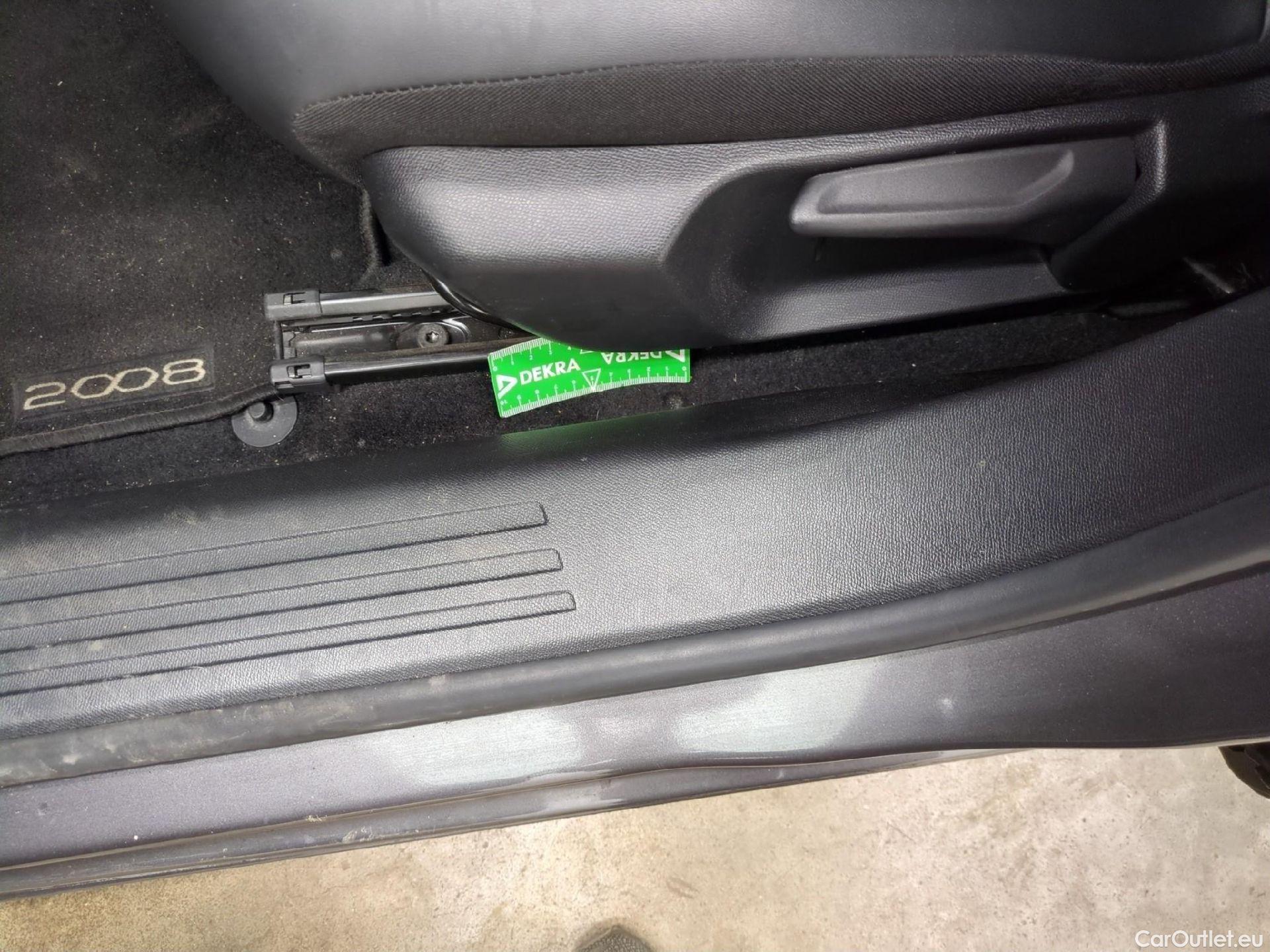  Peugeot  2008  Allure Business 1.2 PureTech 130CV BVA8 E6d #4