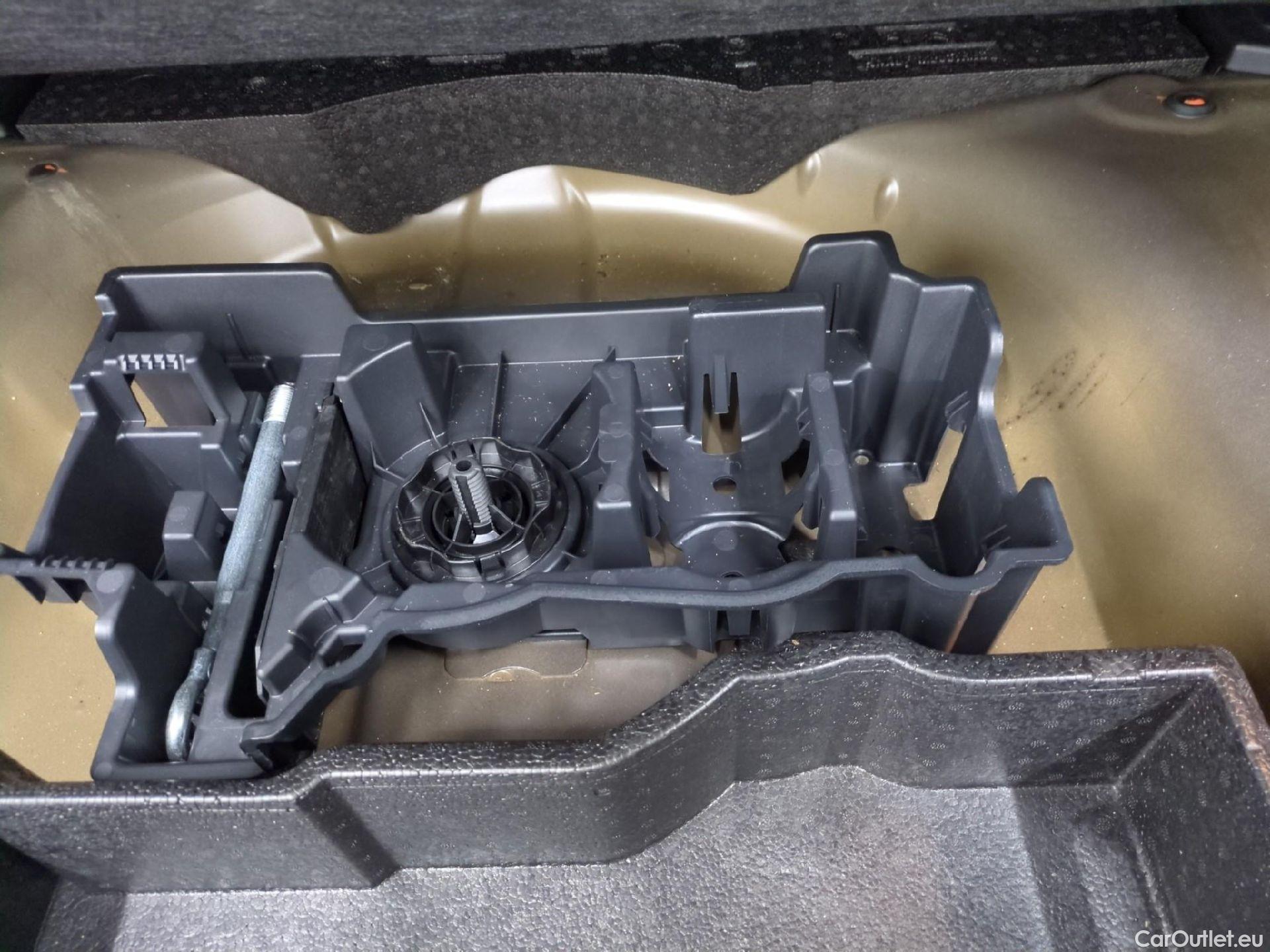  Peugeot  2008  Allure Business 1.2 PureTech 130CV BVA8 E6d #17