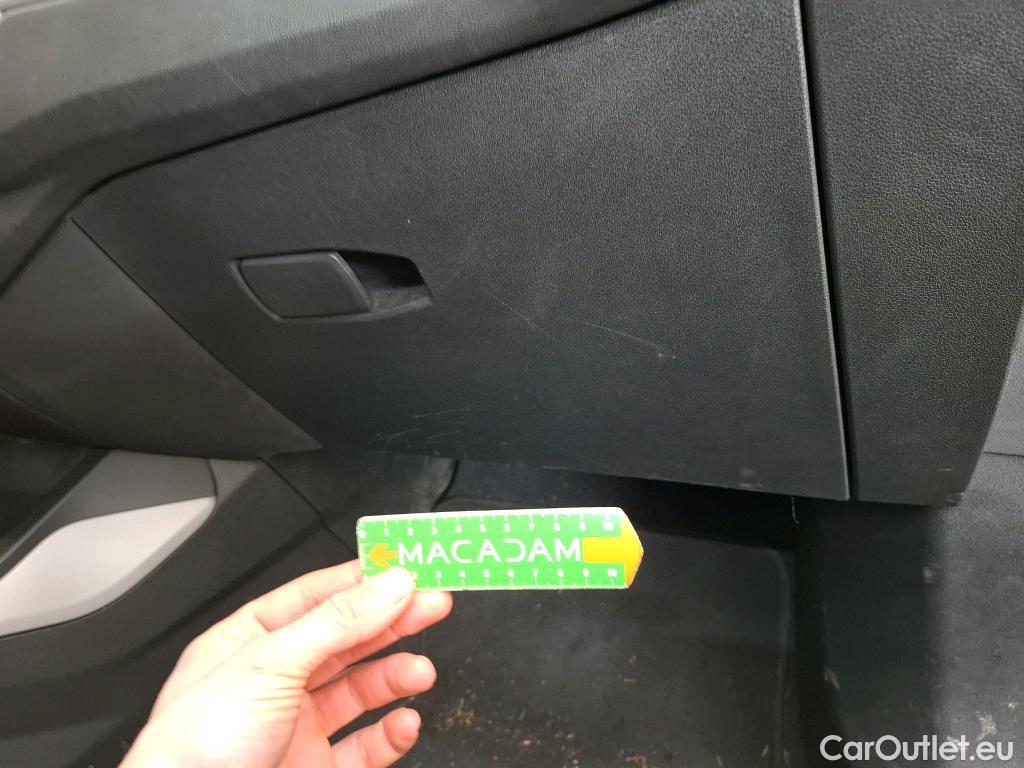  Bmw  Serie 1 BMW Série 1 / 2019 / 5P / Berline 1.5 116I Business Design #46