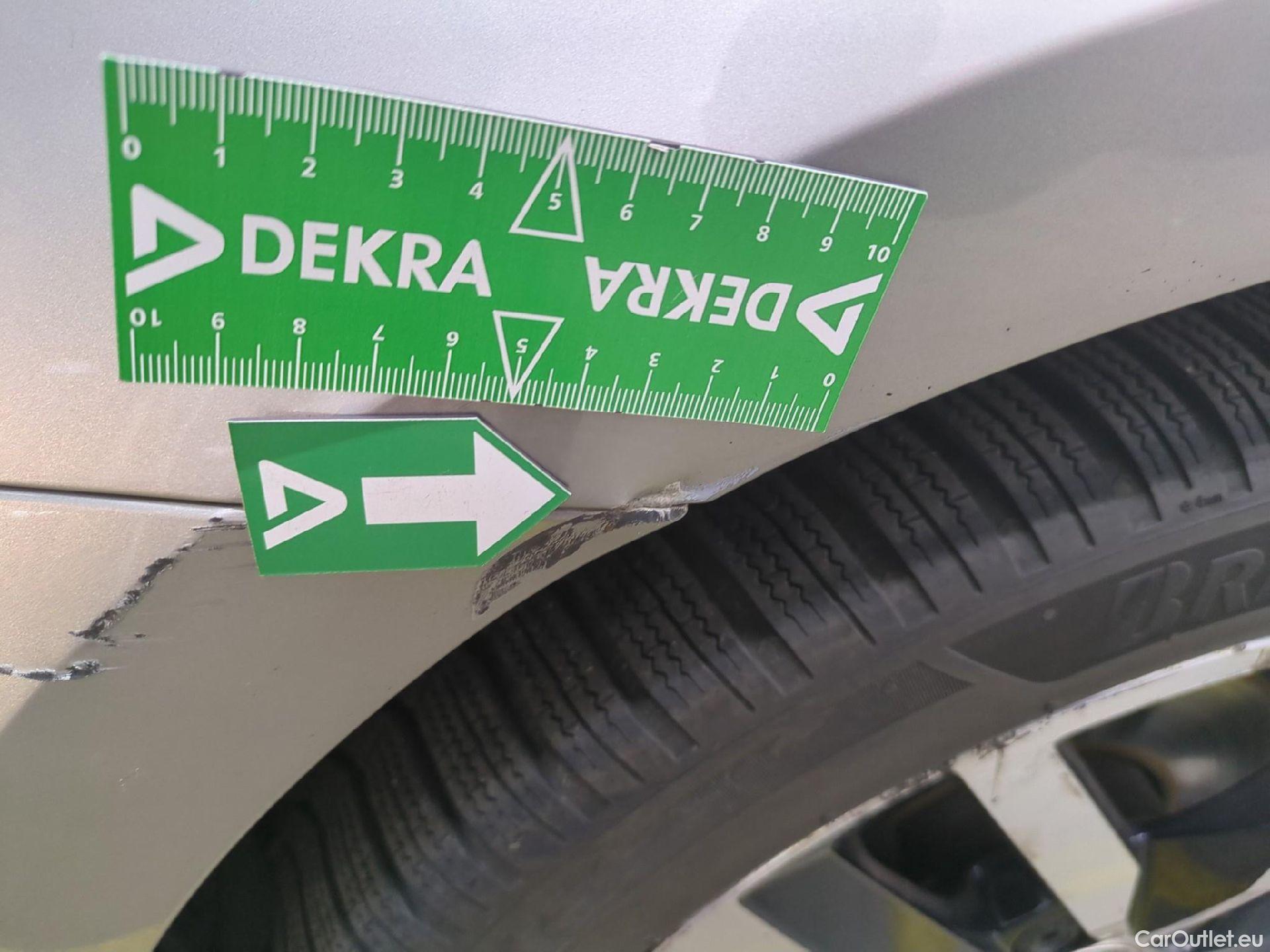  Volkswagen  Golf  VOLKSWAGEN 5p Berline 2.0 TDI 150 BVM6 Carat BMT #32