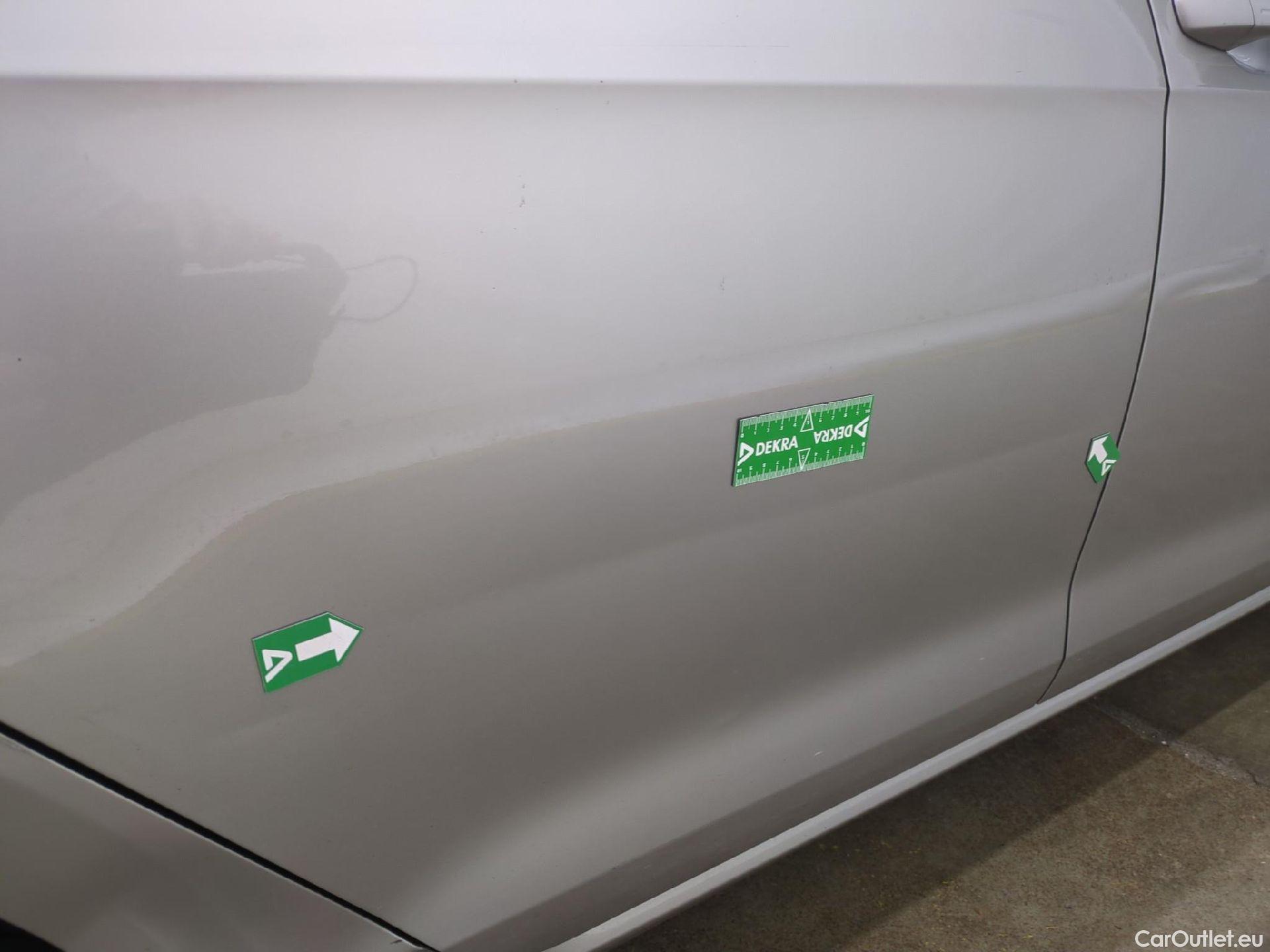  Volkswagen  Golf  VOLKSWAGEN 5p Berline 2.0 TDI 150 BVM6 Carat BMT #53