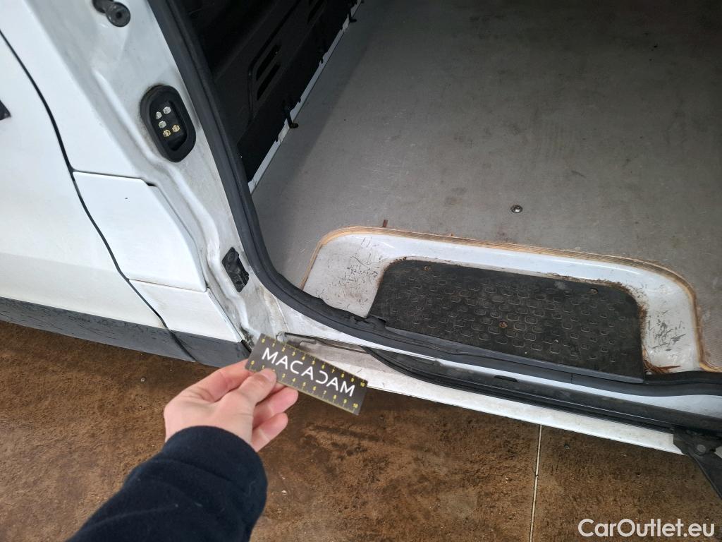  Renault  Trafic  Fourgon L2H1 3T Grand Confort 2.0 dCi 130CV BVM6 E6d #35