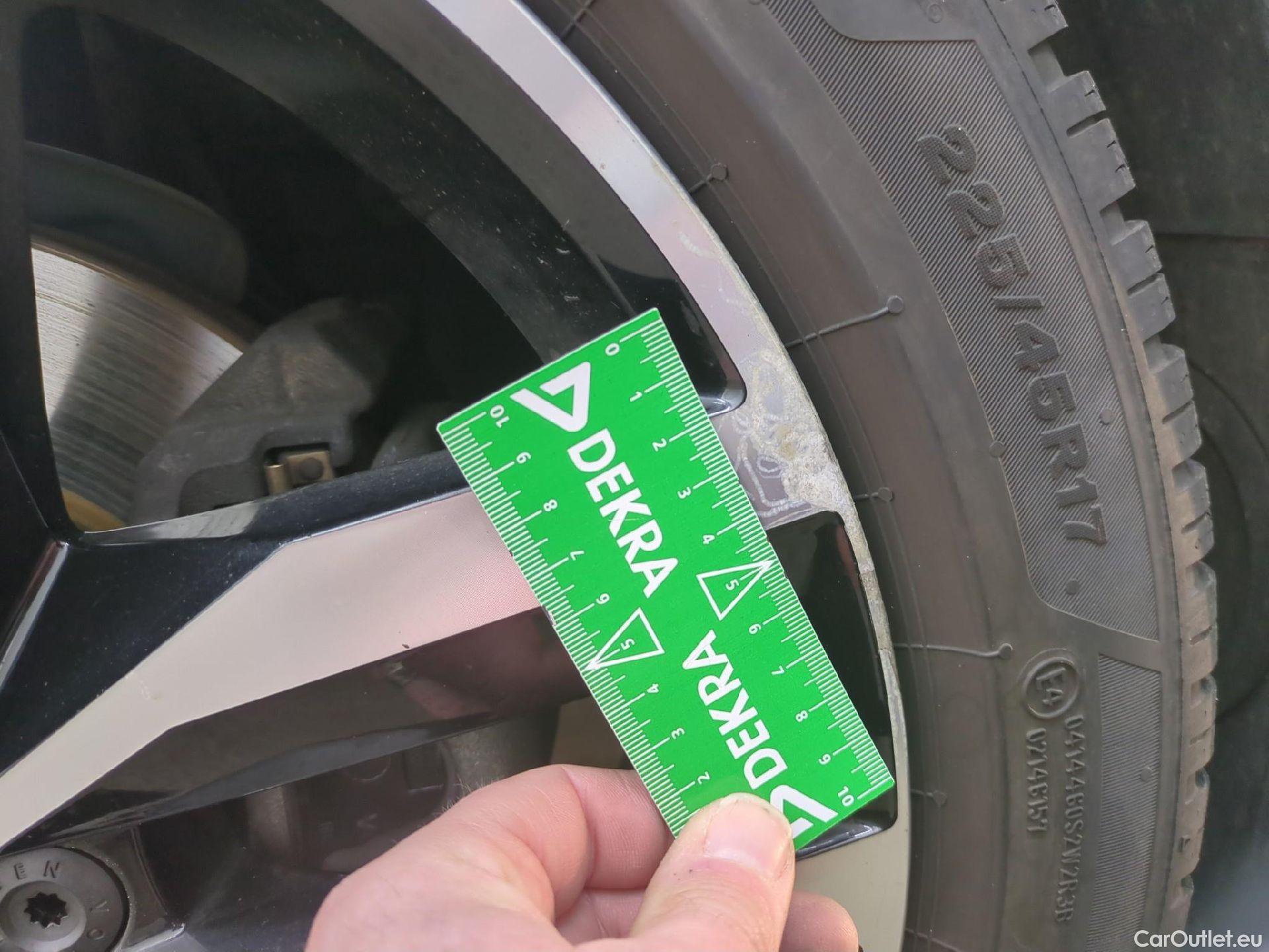  Volkswagen  Golf  VOLKSWAGEN 5p Berline 2.0 TDI 150 BVM6 Carat BMT #24