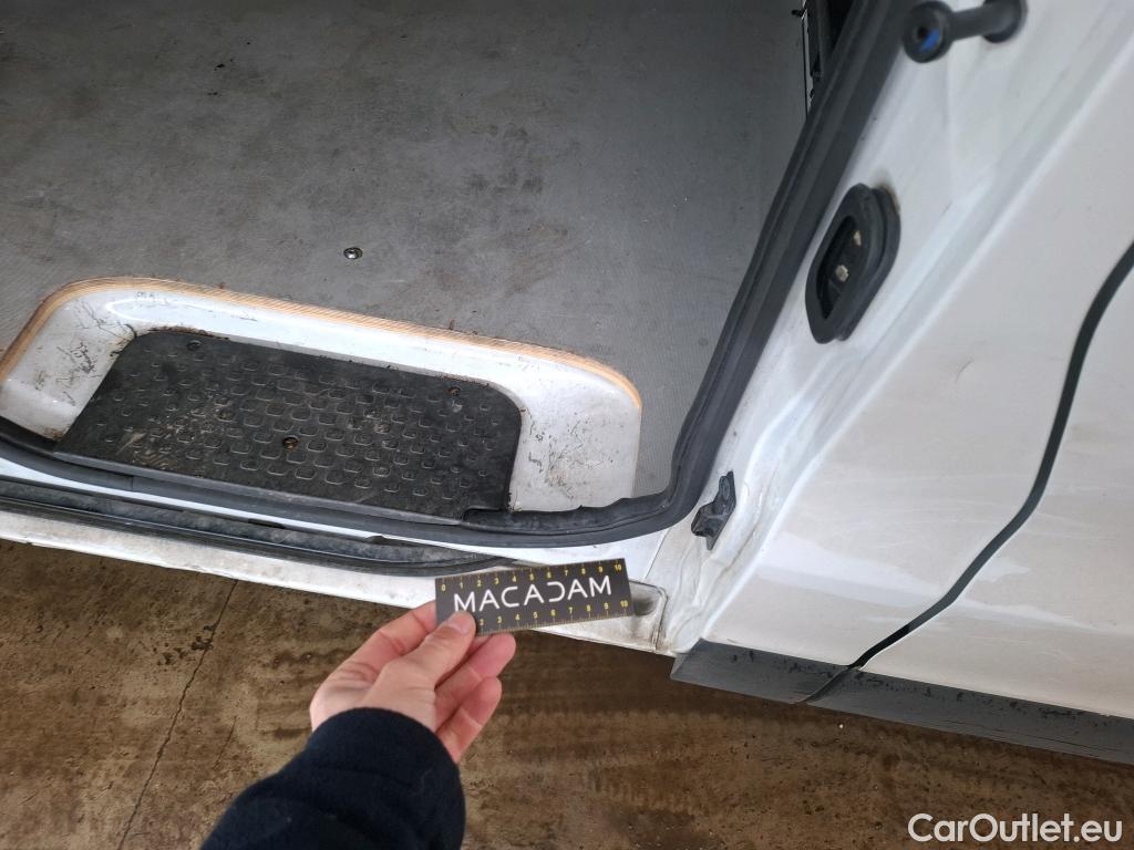  Renault  Trafic  Fourgon L2H1 3T Grand Confort 2.0 dCi 130CV BVM6 E6d #37