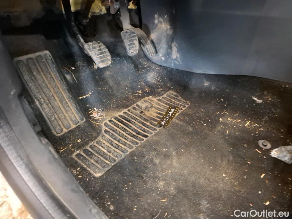  Renault  Clio RENAULT  Société VU 5p Berline Air Medianav dCi 90 - 18 #44