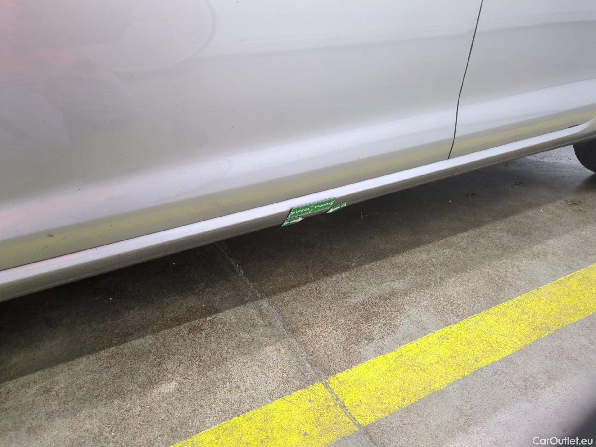  Volkswagen  Golf  VOLKSWAGEN 5p Berline 2.0 TDI 150 BVM6 Carat BMT #37