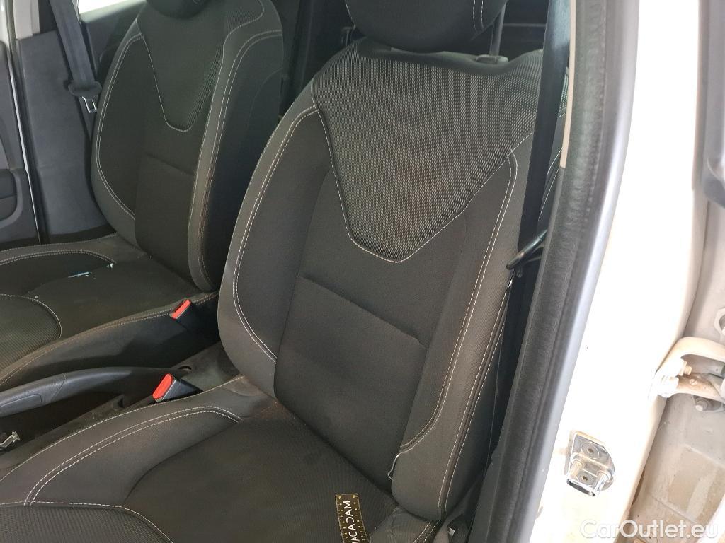  Renault  Clio RENAULT  Société VU 5p Berline Air Medianav dCi 90 - 18 #42