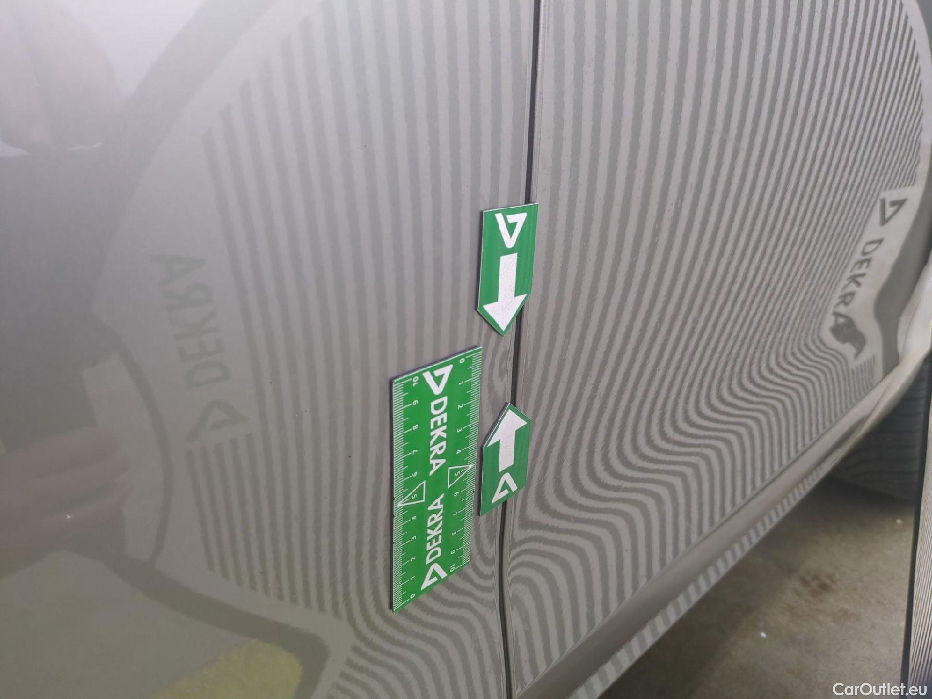  Volkswagen  Golf  VOLKSWAGEN 5p Berline 2.0 TDI 150 BVM6 Carat BMT #34