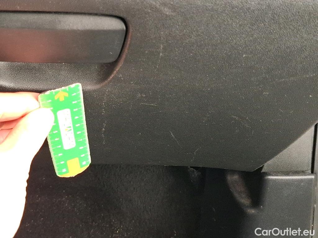  Peugeot  208  Affaire Premium 1.6 HDi 75CV BVM5 E6 #59