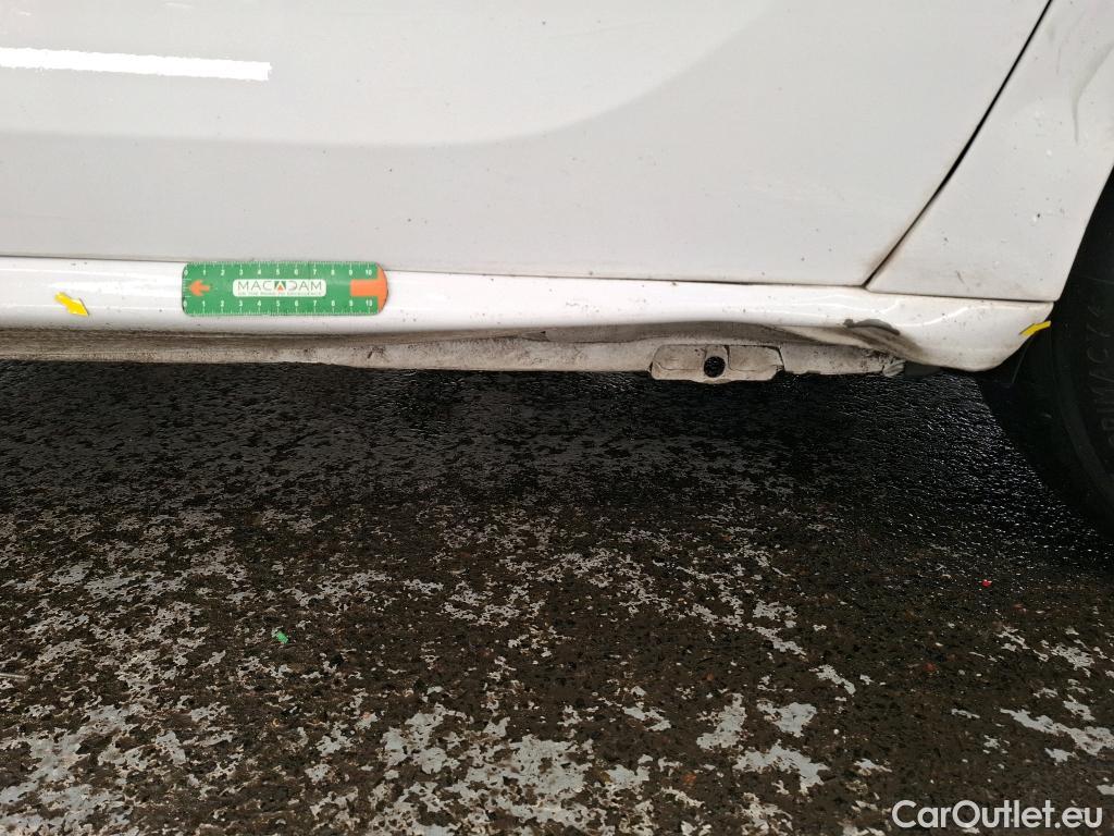  Peugeot  208  Affaire Premium 1.6 HDi 75CV BVM5 E6 #11