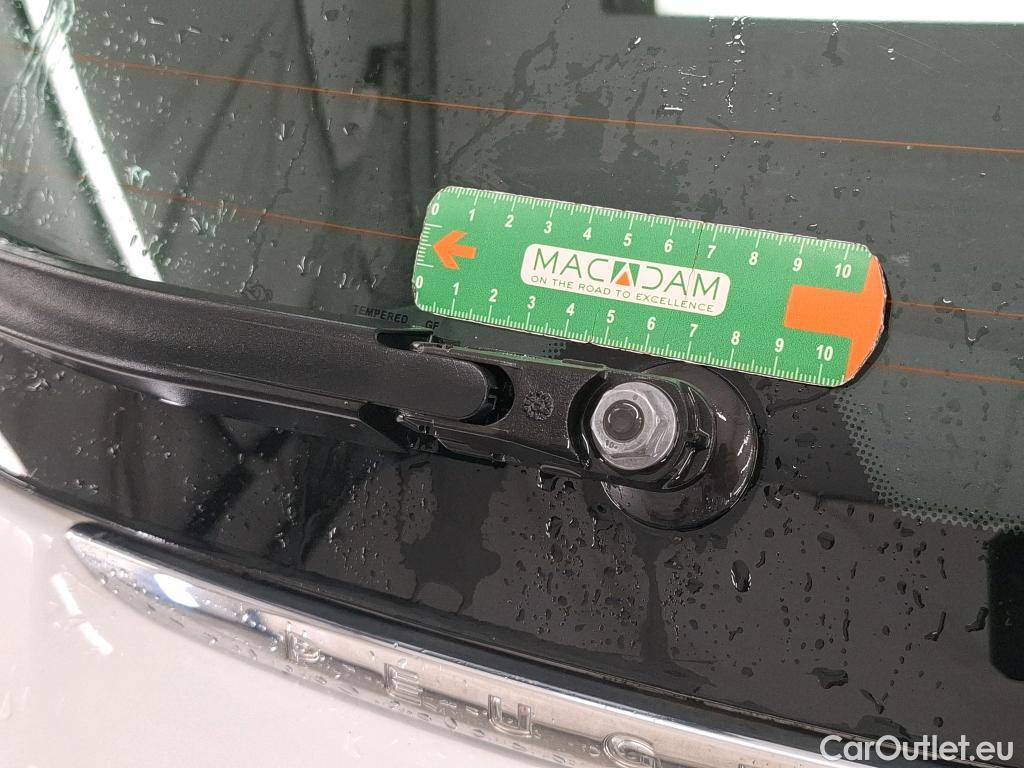  Peugeot  208  Affaire Premium 1.6 HDi 75CV BVM5 E6 #74