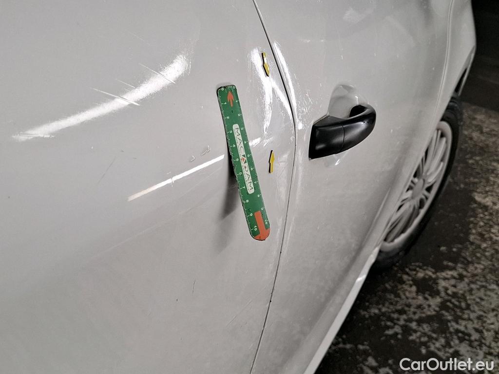  Peugeot  208  Affaire Premium 1.6 HDi 75CV BVM5 E6 #39