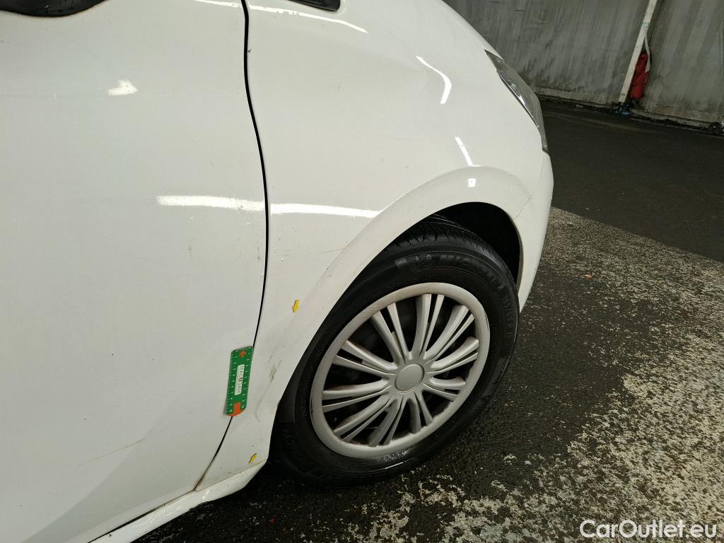  Peugeot  208  Affaire Premium 1.6 HDi 75CV BVM5 E6 #1