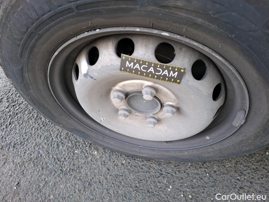  Opel  Movano  B Fourgon/Combi Fourgon Moyen L2H2 3 5t turbo 135CV BVM6 E6dT #138