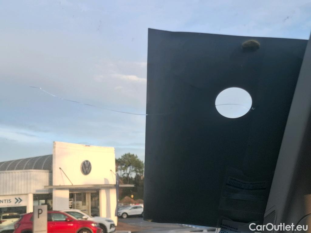  Volkswagen  Crafter  Fourgon Fourgon 35 mittlerer Radstand mit Hochdach FWD 2.0 140CV BVM6 #4