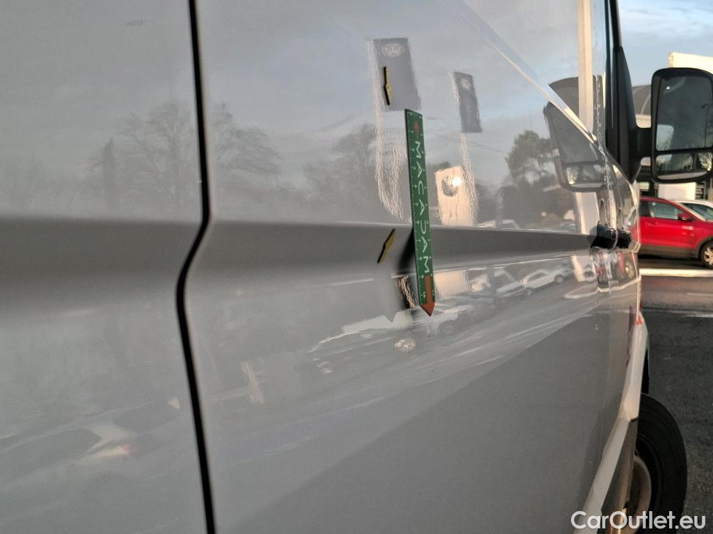  Volkswagen  Crafter  Fourgon Fourgon 35 mittlerer Radstand mit Hochdach FWD 2.0 140CV BVM6 #24