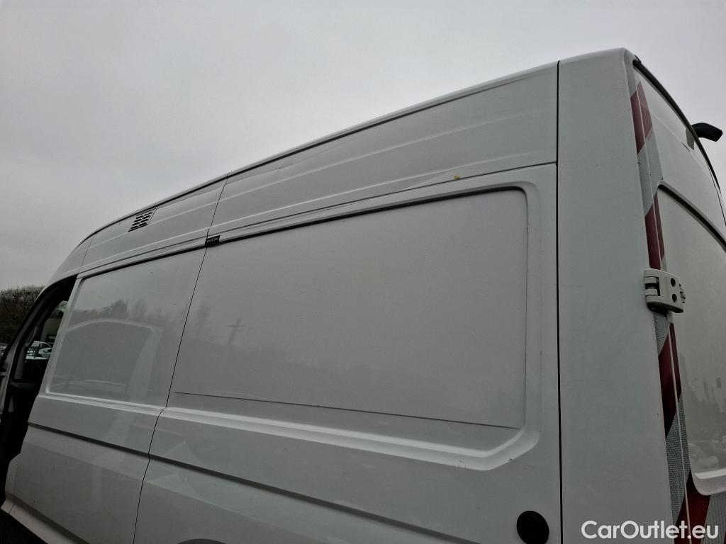  Volkswagen  Crafter  Fourgon Fourgon 35 mittlerer Radstand mit Hochdach FWD 2.0 140CV BVM6 #7