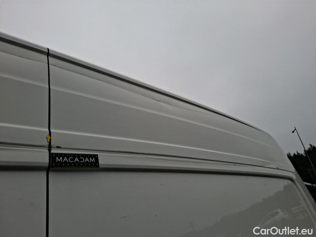  Volkswagen  Crafter  Fourgon Fourgon 35 mittlerer Radstand mit Hochdach FWD 2.0 140CV BVM6 #9