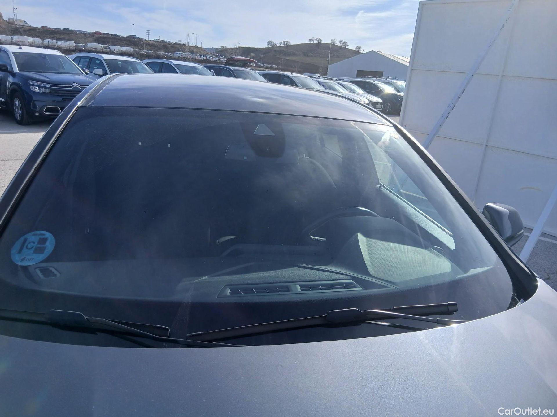  Bmw  Serie 1 BMW  / 2019 / 5P / berlina con portón 118i #11