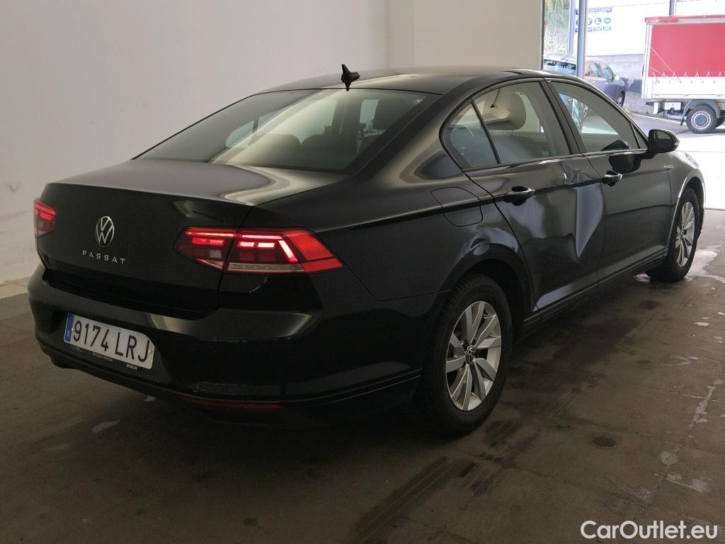 Volkswagen  Passat VOLKSWAGEN  / 2019 / 4P / sedán Business 2.0 TDI 90kW (122CV) DSG #19