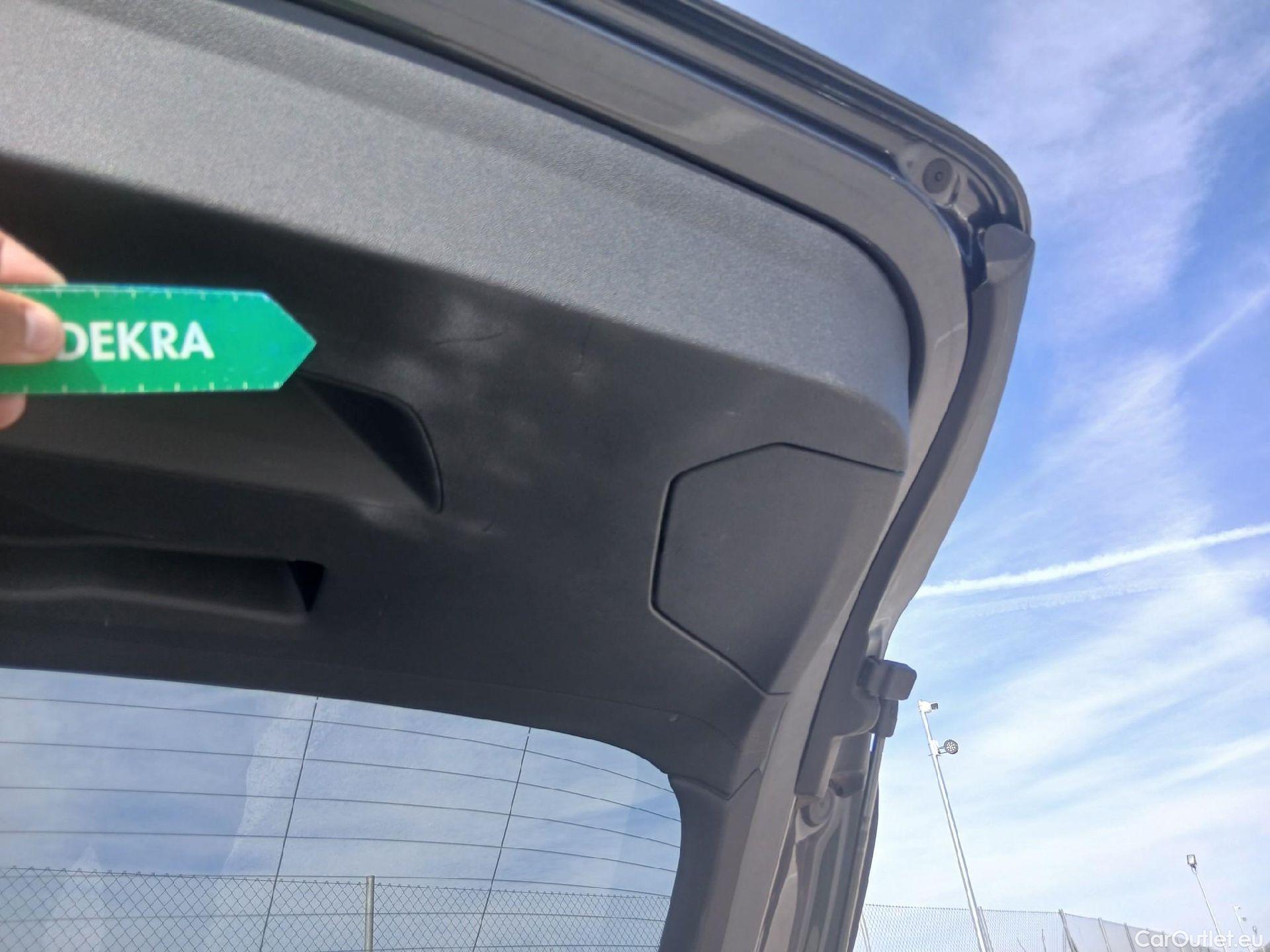  Bmw  Serie 1 BMW  / 2019 / 5P / berlina con portón 118i #1