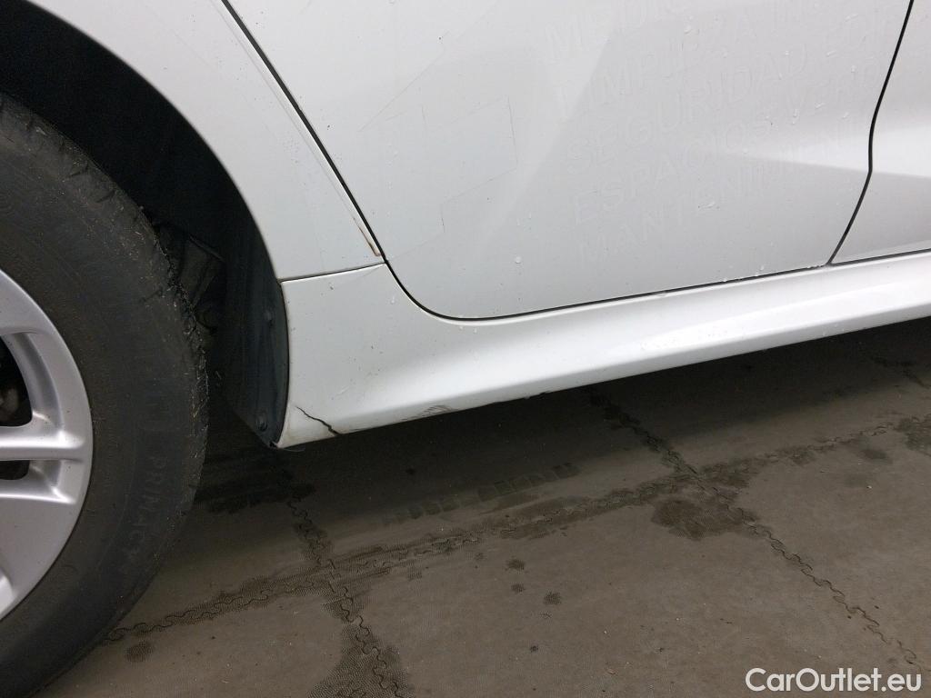  Toyota  Yaris TOYOTA  / 2020 / 5P / berlina con portón 1.5 120H Business Plus #11