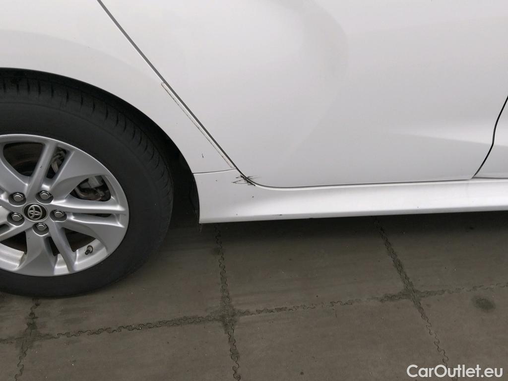  Toyota  Yaris TOYOTA  / 2020 / 5P / berlina con portón 1.5 120H Business Plus #3