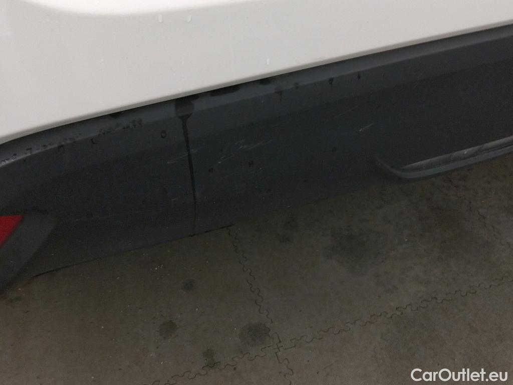  Toyota  Yaris TOYOTA  / 2020 / 5P / berlina con portón 1.5 120H Business Plus #23