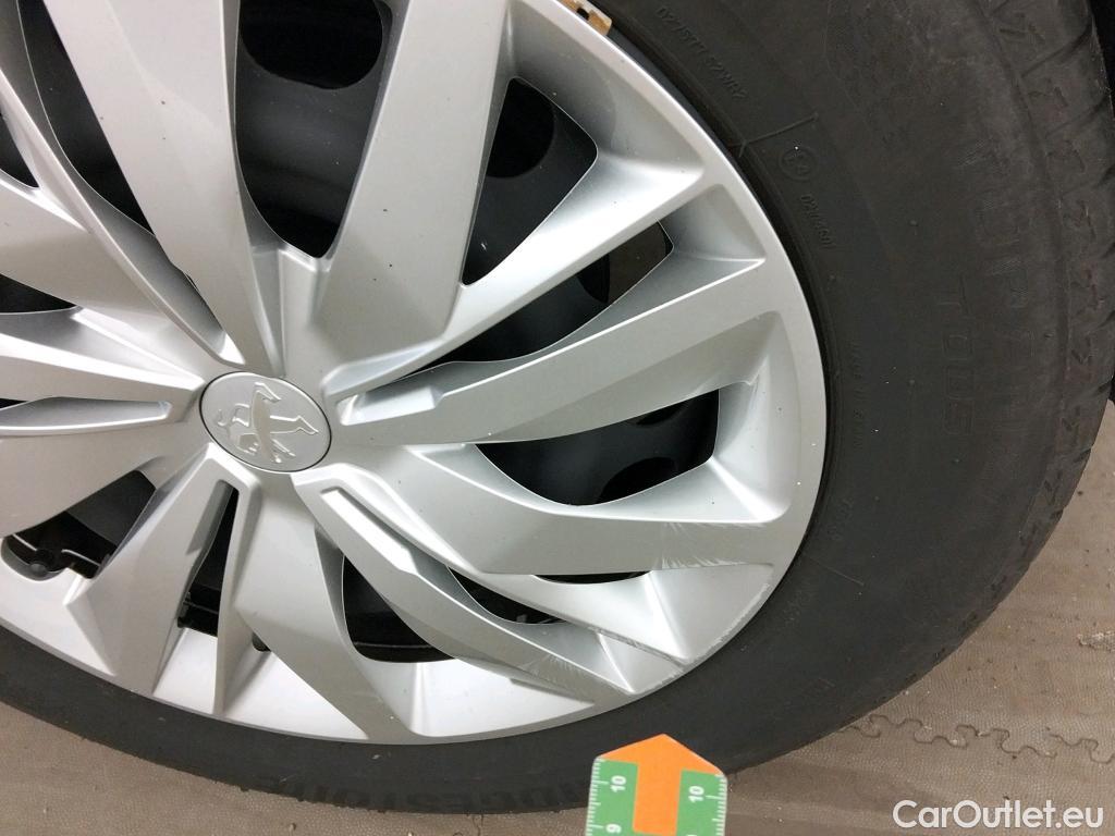  Peugeot  208 PEUGEOT  / 2019 / 5P / berlina con portón PureTech 55kW (75CV) Active #23