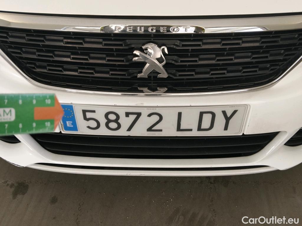  Peugeot  308 PEUGEOT  / 2017 / 5P / berlina con portón 5P Style BlueHDi 100 S&S 6 Vel. MAN #14