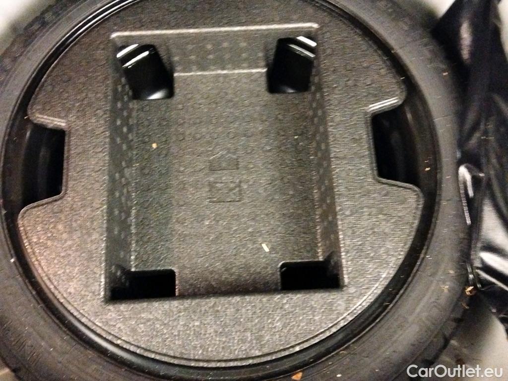  Toyota  Yaris TOYOTA  / 2020 / 5P / berlina con portón 1.5 120H Business Plus #21