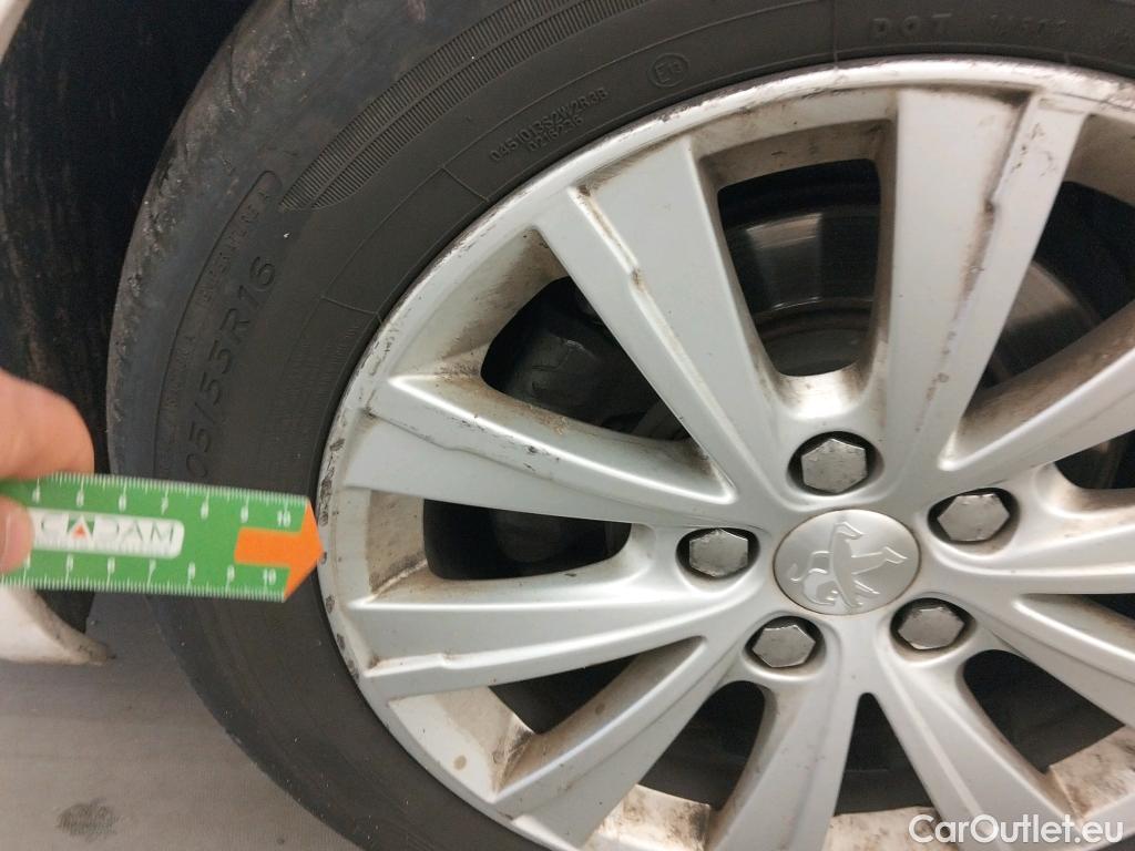  Peugeot  308 PEUGEOT  / 2017 / 5P / berlina con portón 5P Style BlueHDi 100 S&S 6 Vel. MAN #10