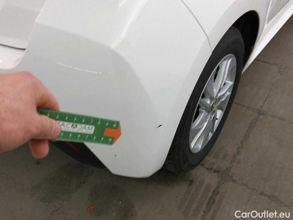  Toyota  Yaris TOYOTA  / 2020 / 5P / berlina con portón 1.5 120H Business Plus #18