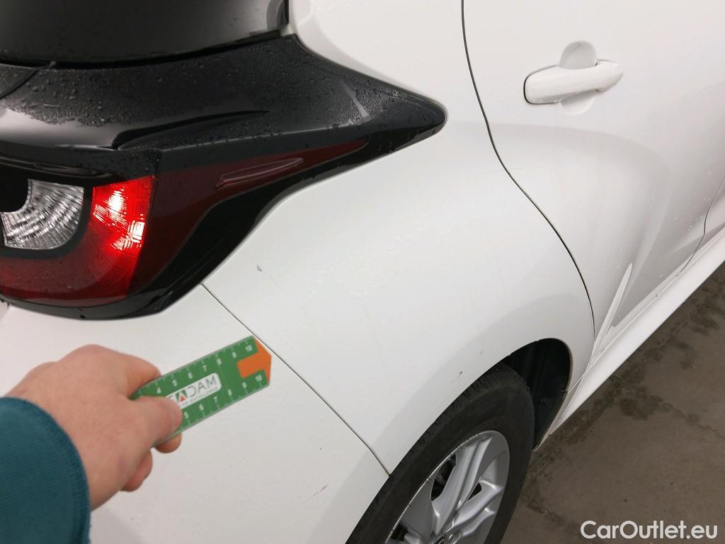  Toyota  Yaris TOYOTA  / 2020 / 5P / berlina con portón 1.5 120H Business Plus #10