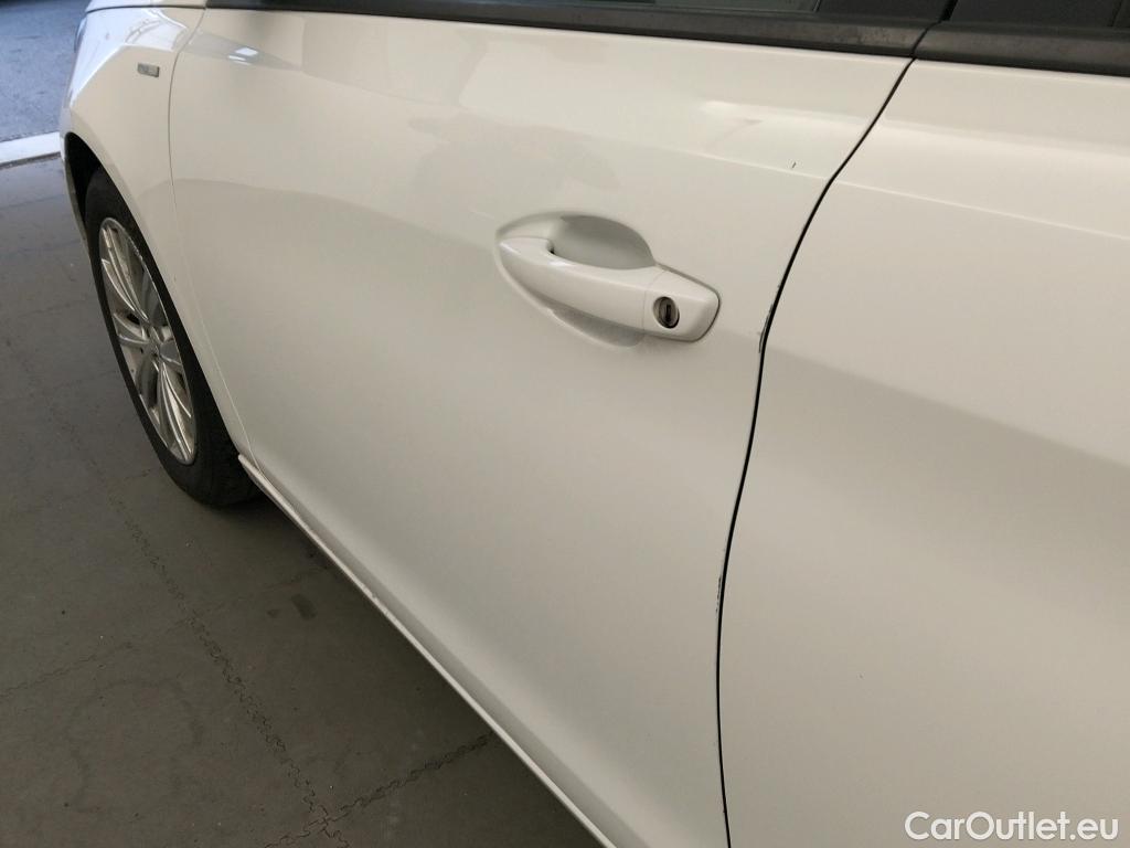  Peugeot  308 PEUGEOT  / 2017 / 5P / berlina con portón 5P Style BlueHDi 100 S&S 6 Vel. MAN #19