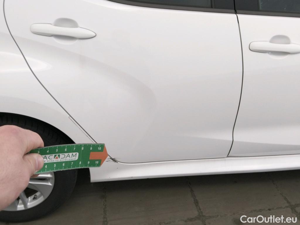  Toyota  Yaris TOYOTA  / 2020 / 5P / berlina con portón 1.5 120H Business Plus #14