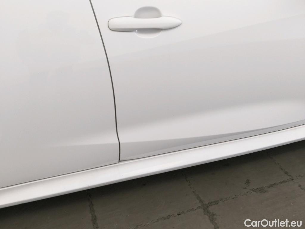  Toyota  Yaris TOYOTA  / 2020 / 5P / berlina con portón 1.5 120H Business Plus #1