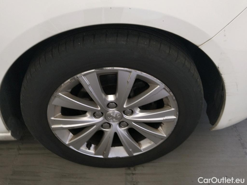  Peugeot  308 PEUGEOT  / 2017 / 5P / berlina con portón 5P Style BlueHDi 100 S&S 6 Vel. MAN #11