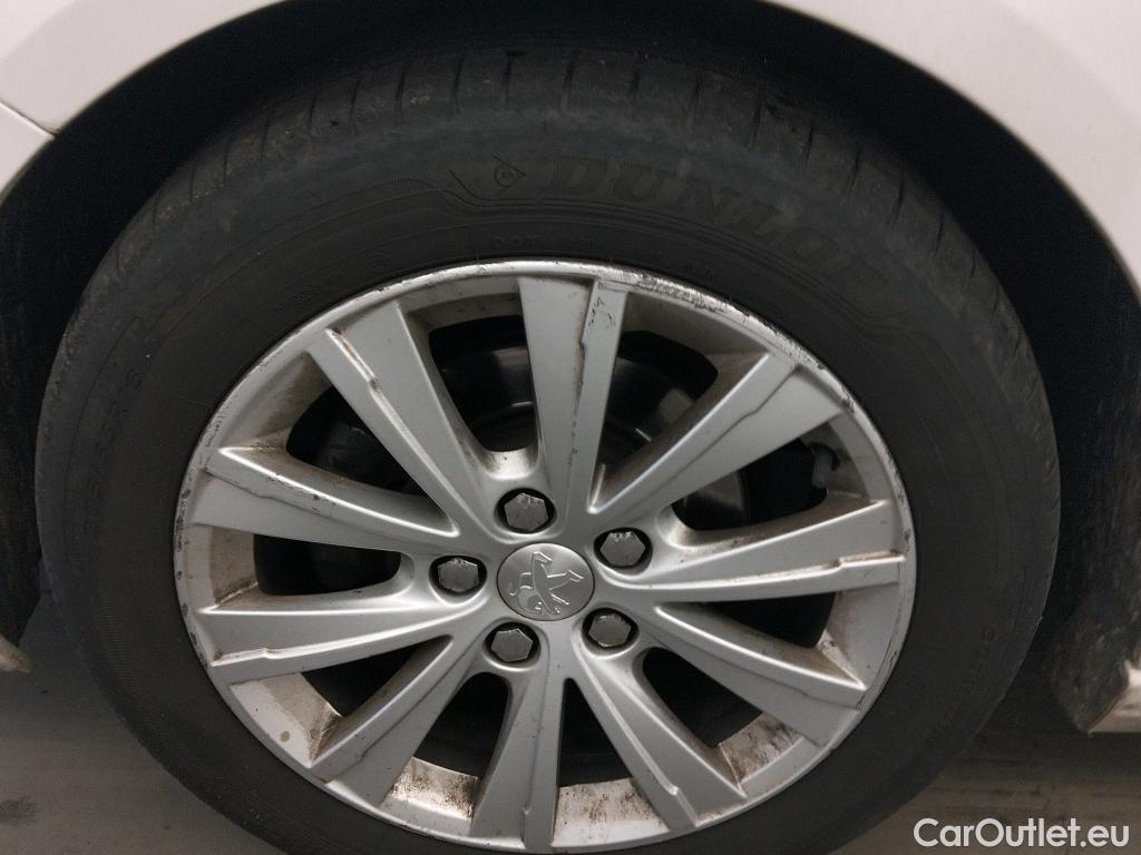  Peugeot  308 PEUGEOT  / 2017 / 5P / berlina con portón 5P Style BlueHDi 100 S&S 6 Vel. MAN #9