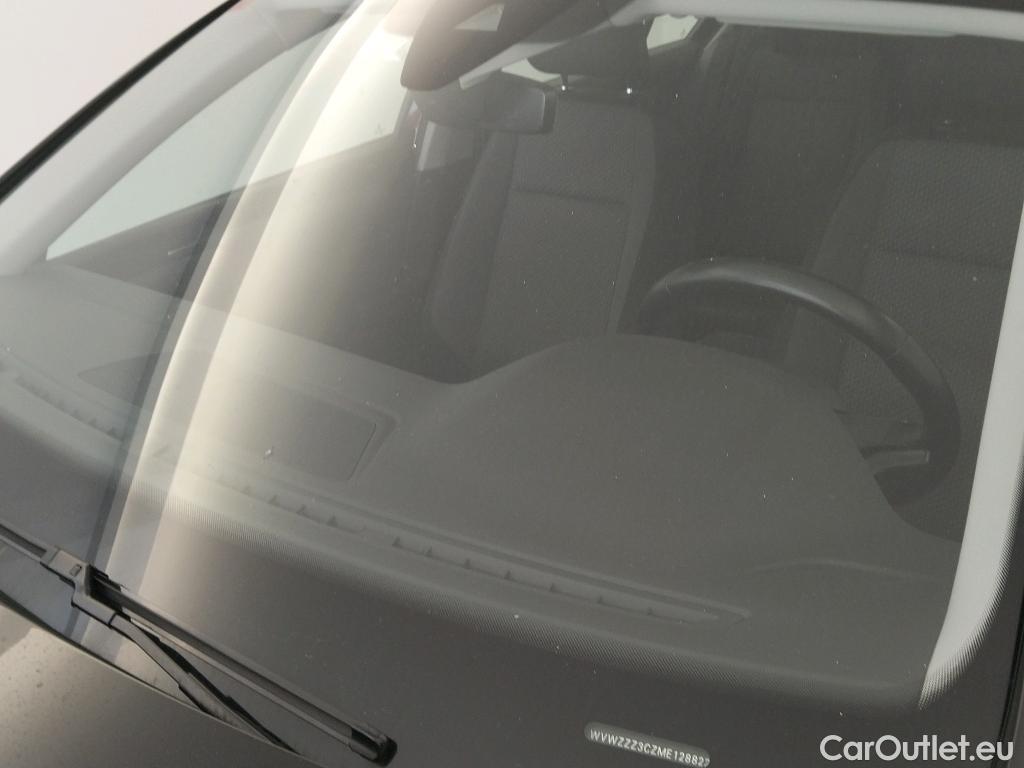  Volkswagen  Passat VOLKSWAGEN  / 2019 / 4P / sedán Business 2.0 TDI 90kW (122CV) DSG #1