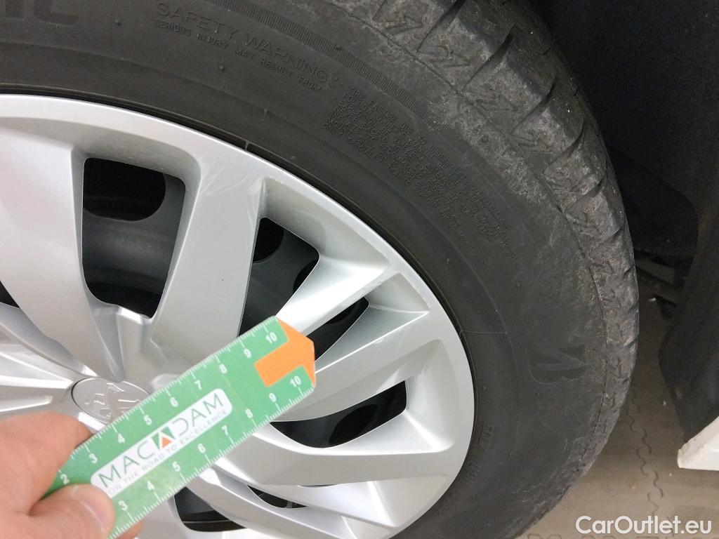  Peugeot  208 PEUGEOT  / 2019 / 5P / berlina con portón PureTech 55kW (75CV) Active #29