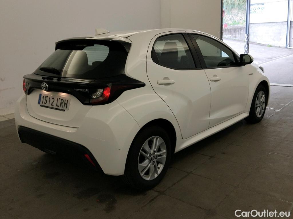  Toyota  Yaris TOYOTA  / 2020 / 5P / berlina con portón 1.5 120H Business Plus #17